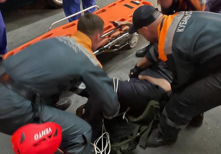 Счастливчик: в Анапе мужчине удалось выжить при падении с высоты