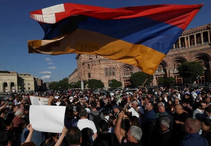 Сегодня в Ереване люди снова вышли на акцию протеста