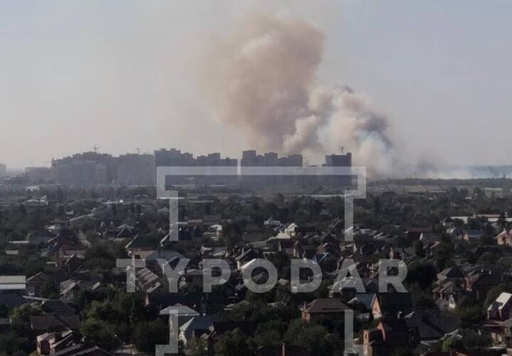 В Краснодаре сильный пожар за «Леруа Мерлен» охватил 1000 кв.м.