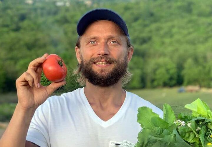 Сыроеда Лютого, заморившего голодом младенца в Сочи, уличили в поедании тушенки 