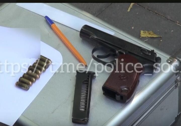 В центре Сочи полиция задержала водителя иномарки с пистолетом Макарова