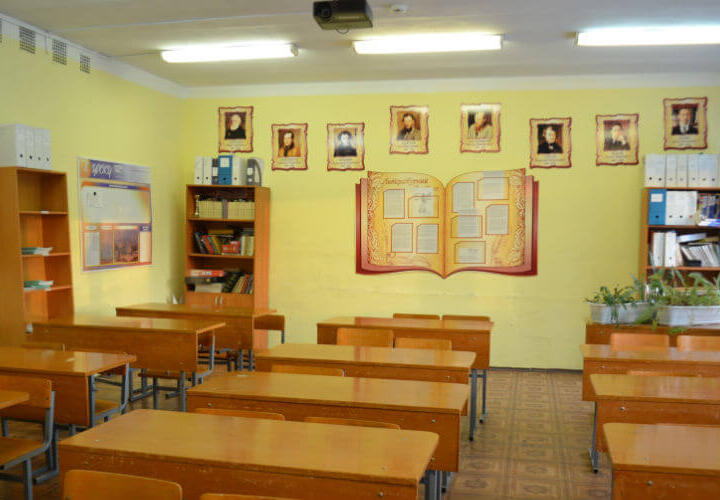 В Краснодаре бизнесмен «заработал» на светильниках для школ почти 2,5 млн рублей