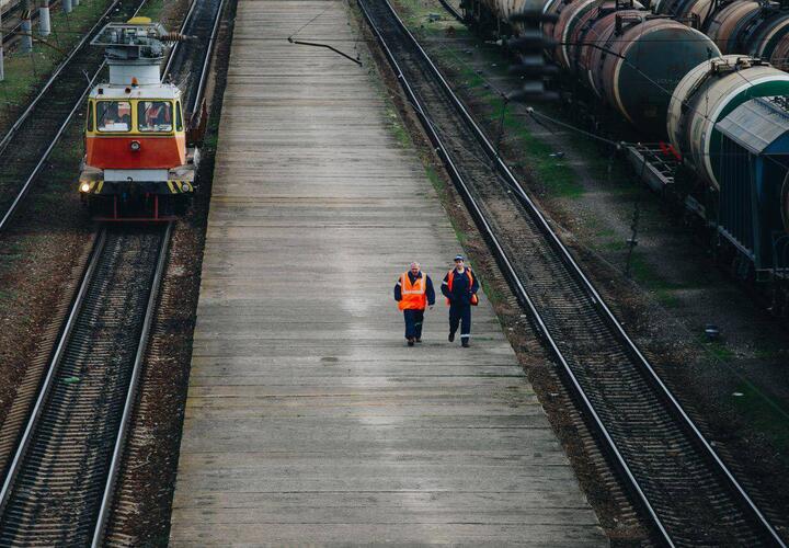 В Краснодарском крае подросток получил серьезные травмы на железной дороге