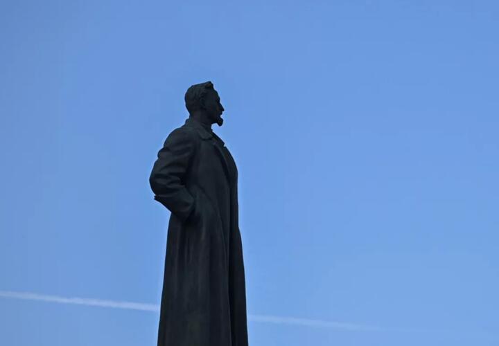 В Москве открыли памятник Дзержинскому - копию снесенного монумента на Лубянке