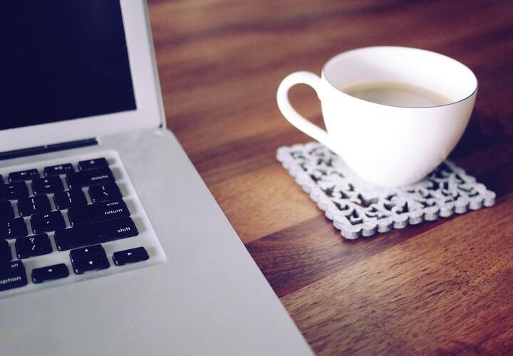 В Москве задерживаются почти 50 авиарейсов на вылет и прилет, еще 6 отменены, а в Техасе машина протаранила закусочную:  что произошло, пока вы спали