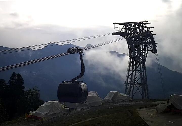 В Сочи из-за грозового фронта остановили канатную дорогу