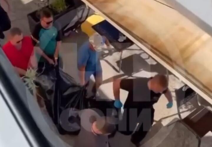 В Сочи на пляже нашли тело мужчины