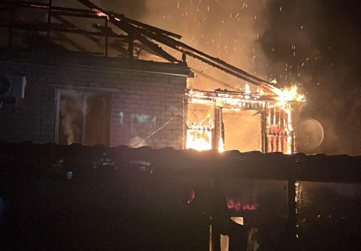 В Туапсе при пожаре в частном доме сгорела семья