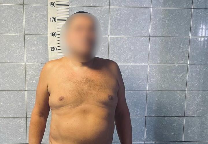 Забрали прямо в трусах: под Геленджиком мужчина ранил из пневматики двух человек