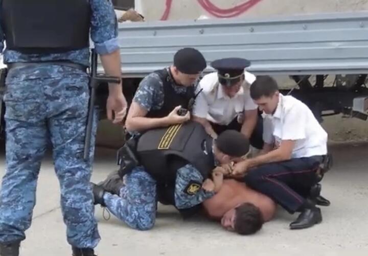 Жесткими кадрами ознаменовался снос в Сочи частично заселенного ЖК 