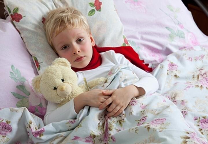 Эксперты, рассказали, чем можно кормить ребенка при простуде 