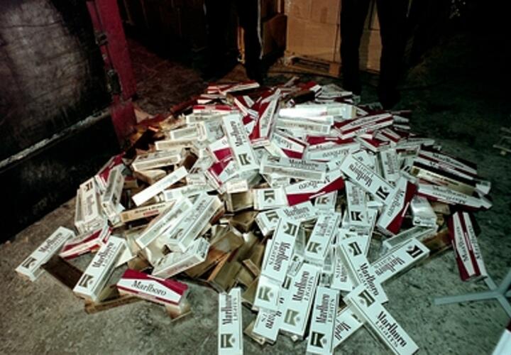 Конкуренты ритейла: для хранения рекордной партии контрафактных сигарет два жителя Кубани арендовали целый ангар