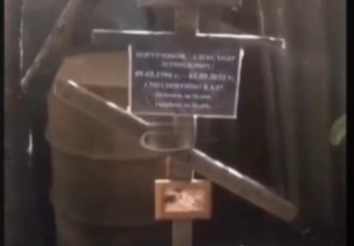 Кубанское вуду: женщина во дворе дома поставила могилу еще живому мужу