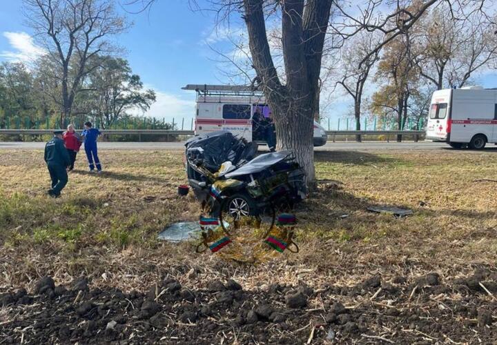 Легковушка врезалась в «КамАЗ» на Кубани, женщина-водитель погибла