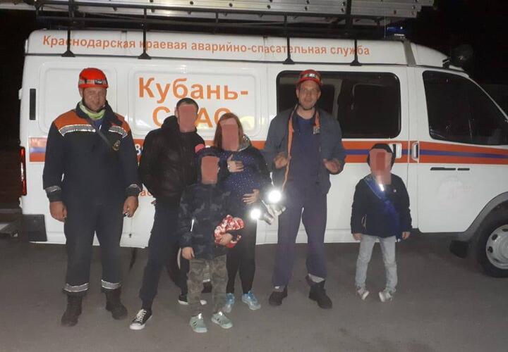 Многодетная семья с 10-месячным ребенком заблудилась возле Святой Нины под Геленджиком