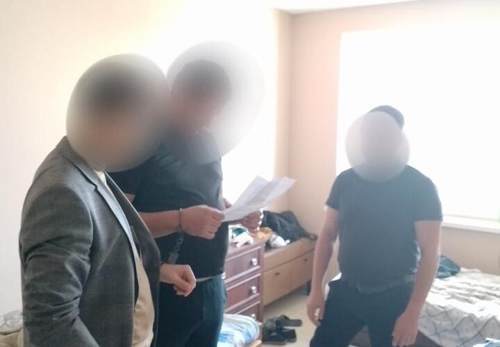 Мошенника-бетонщика, находящегося в федеральном розыске, задержали в Краснодаре