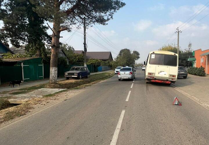 На Кубани 11-летняя девочка попала под колеса автобуса