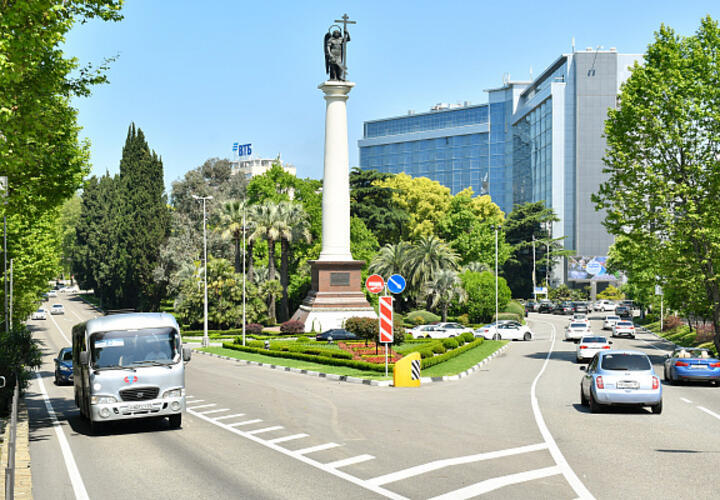 Пока не прижилось: в Сочи почти  1 тысяча водителей за неделю не оплатили парковку по новым правилам