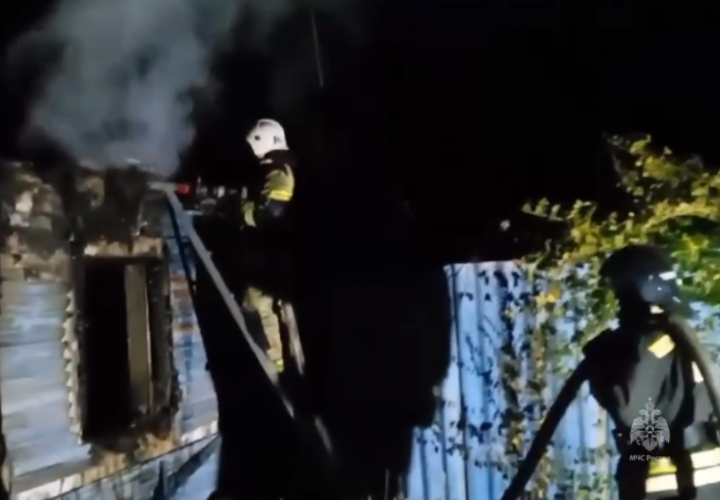 Появилось видео с пожара на Кубани, где погибли двое детей