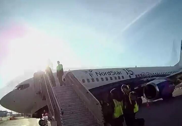 Пьяную бизнес-вумен, летевшую из Сочи, сняли с самолета за дебош