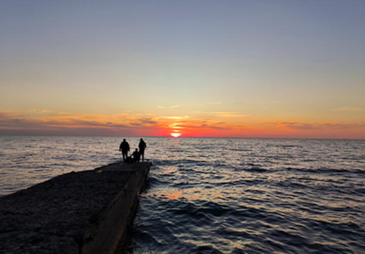 Самолет из Сочи попал под обстрел, а в Краснодаре в подвале жилого дома работал бордель: ТОП-5 за 17 октября