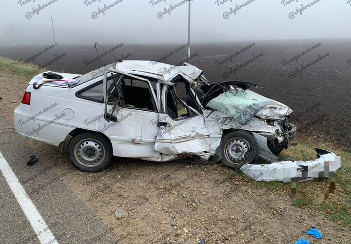 Смерть в тумане: автокатастрофа с иномаркой случилась на затянутой мглой трассе под Усть-Лабинском