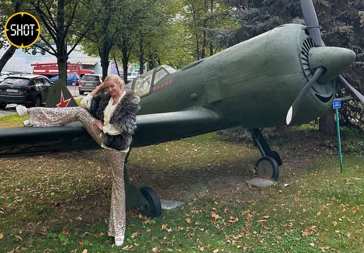 Сошло с ног: Волочкову не стали наказывать из-за скандального фото  с военным самолетом