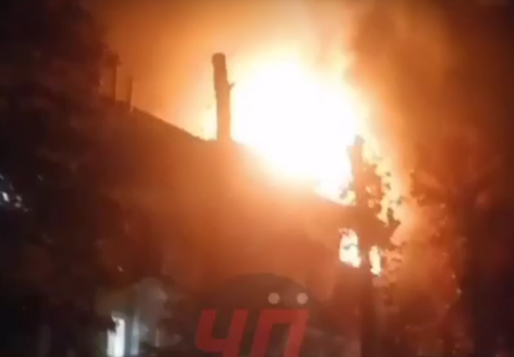 Трех человек спасли из пожара в жилом доме в Сочи