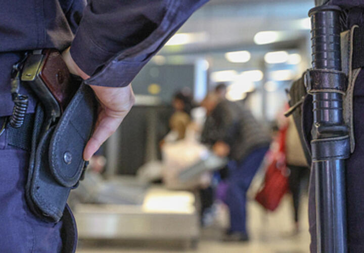 Участковый и оперативник дубинками избили жителя Кубани 