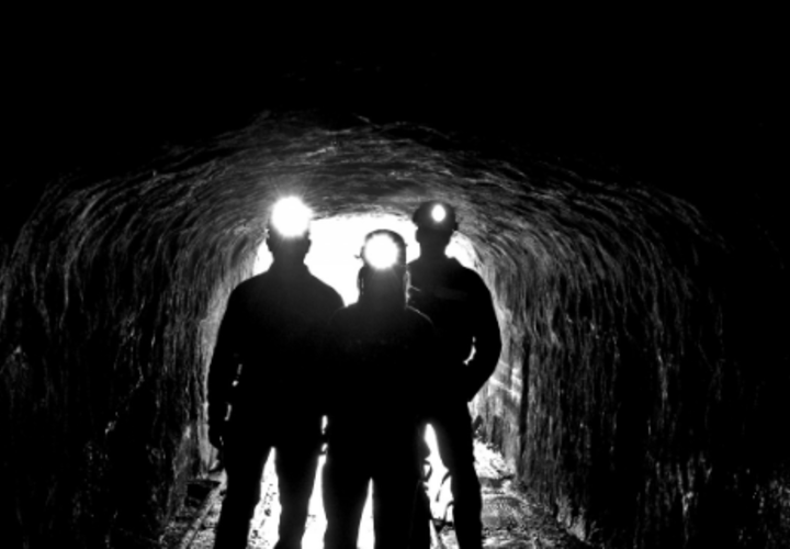 Уже 32: в Казахстане растет число погибших при взрыве в шахте