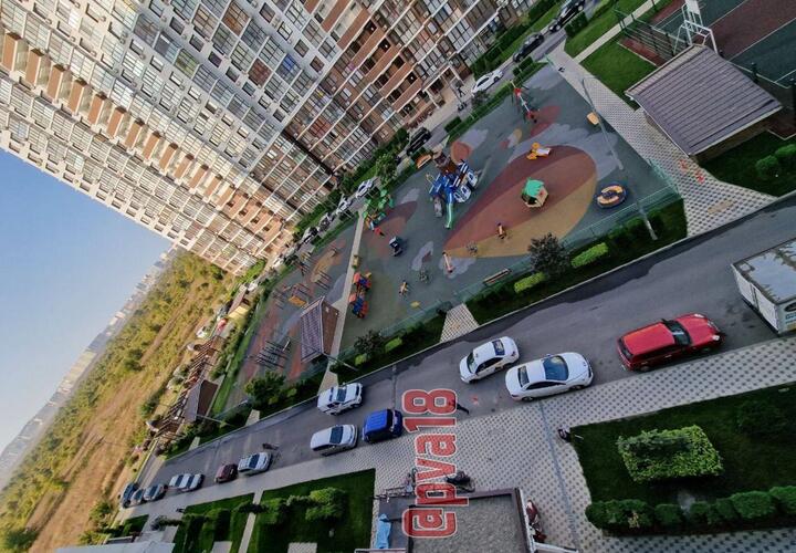 В Анапе тело мертвого мужчины нашли под окнами жилого дома