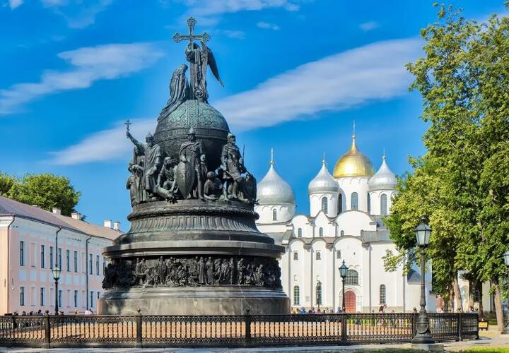 Власти хотели лишить креста памятник «Тысячелетие России»