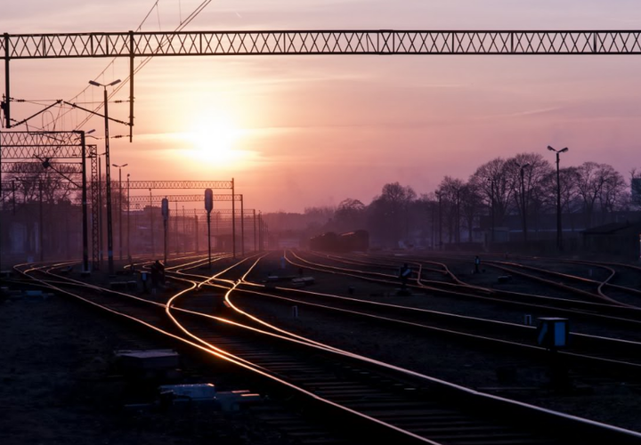 Житель Краснодара попал под товарняк и погиб