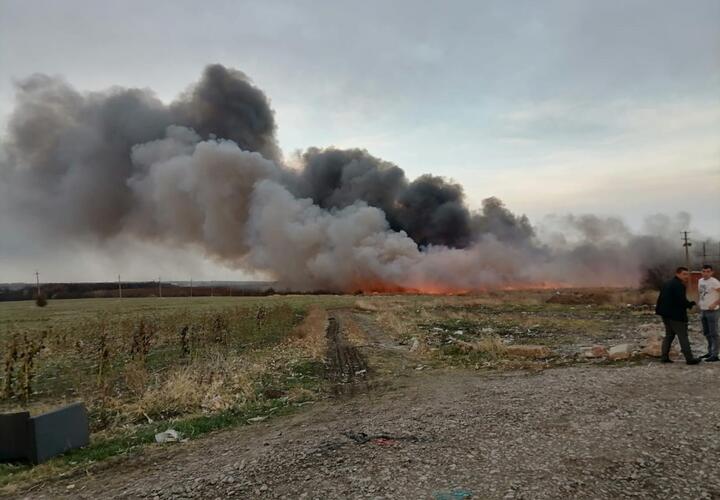 Держитесь, ребята: Кубань переживает за жителей Северской, где третий день горит свалка