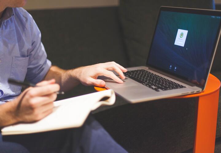 Мошенники рассылают сообщения руководителям крупных компаний и государственных учреждений или их представителям