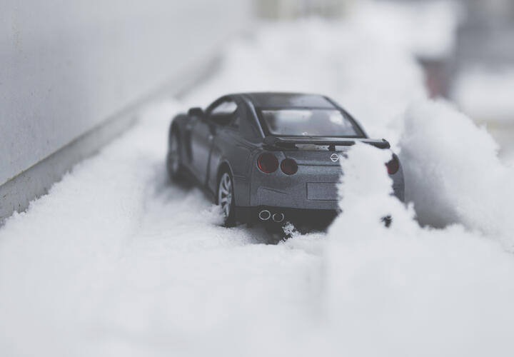 Стоимость шин начинается от 3 тысяч рублей за колесо и достигает нескольких десятков тысяч рублей