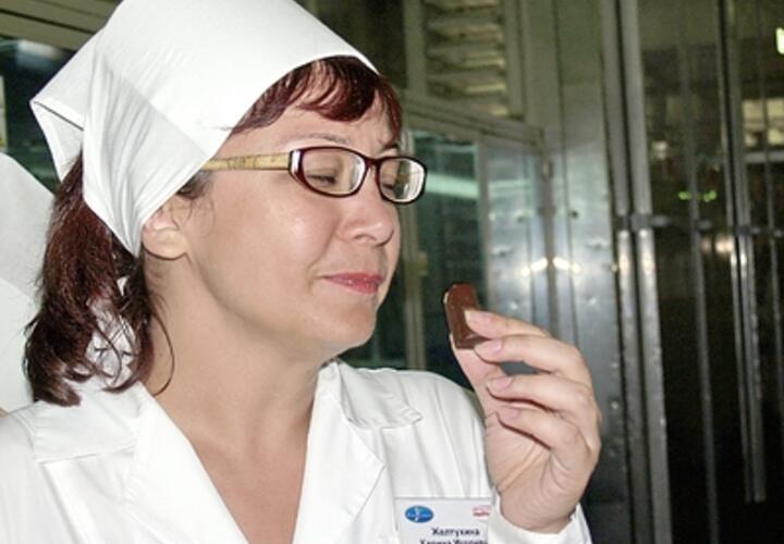 Маски сброшены: в Сочи в шоколадных конфетах известной марки покупатели нашли червей