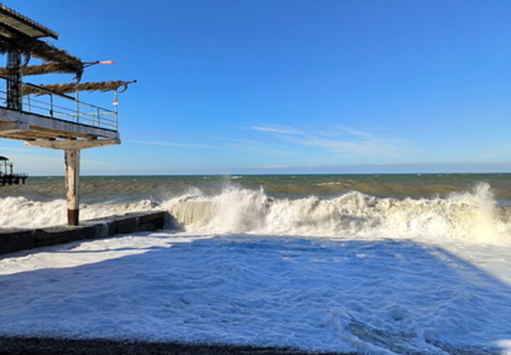 Мощные ливни и ураганный ветер вскоре накроют Сочи