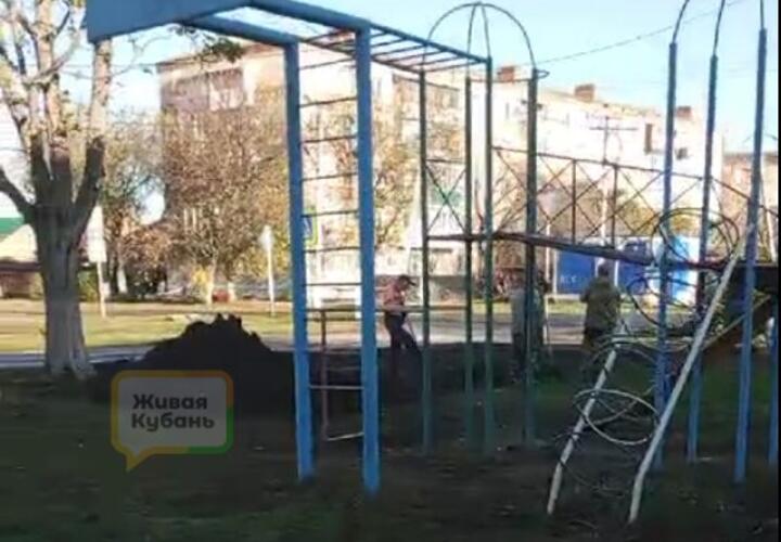 Мусорка вместо детской площадки: на Кубани хотят сровнять с землей игровую зону