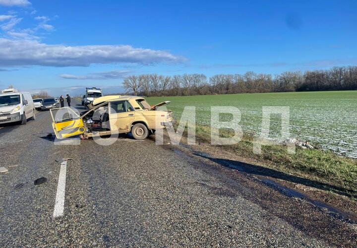 На Кубани в ДТП с «Мерседесом»  погибли водитель и пассажир «шестерки»