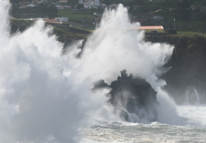 На Сочи надвигается шторм