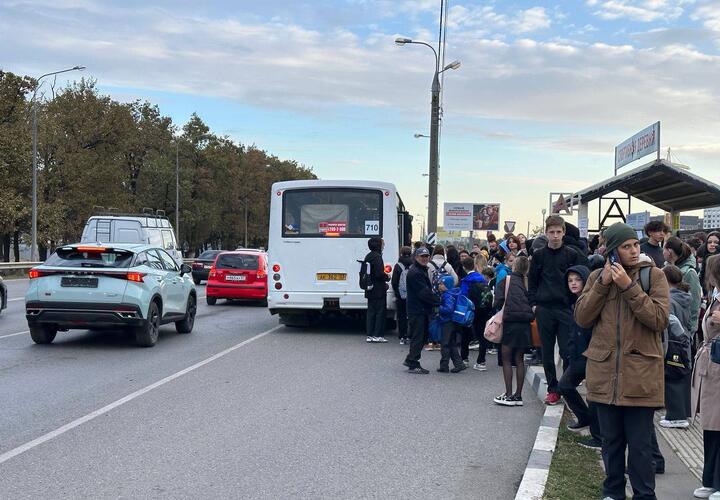 Обычное хамство: в Краснодаре и Новороссийске маршрутчики заставляют детей платить за проезд несколько раз