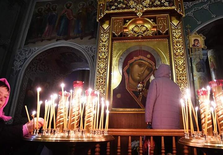 Праздник в честь Казанской иконы Божьей матери отмечают сегодня православные верующие
