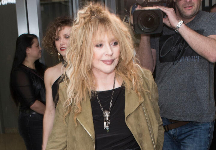 Салам от Пугачевой: жена иноагента и «зайка моя» приехала к «холопам» и «рабам», чтобы  записать новый альбом