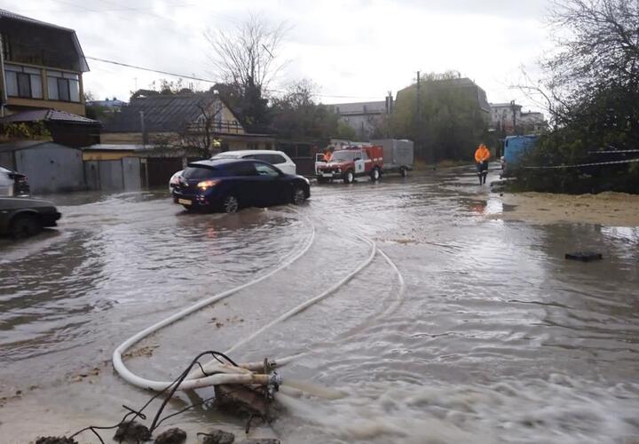 Сильные дожди, мокрый снег и подъем воды в реках: МЧС объявило штормовое предупреждение на Кубани на ближайшие двое суток