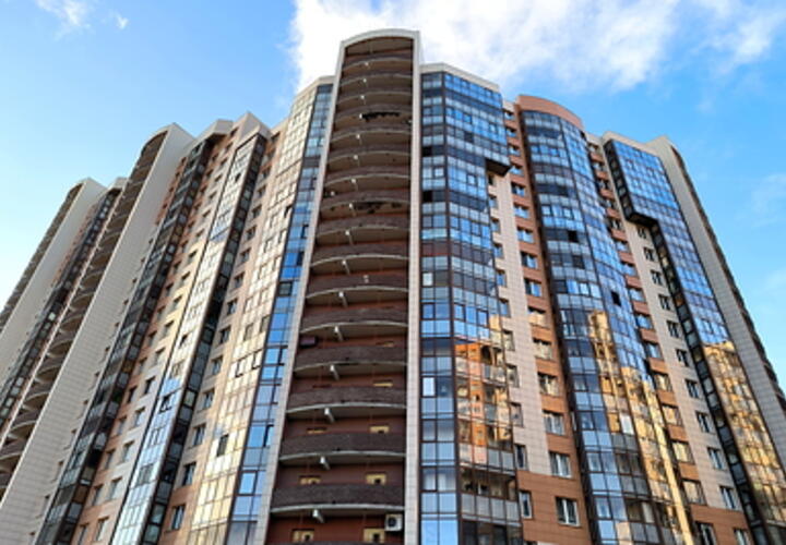 Украинский беспилотник врезался в многоквартирный дом в Туле