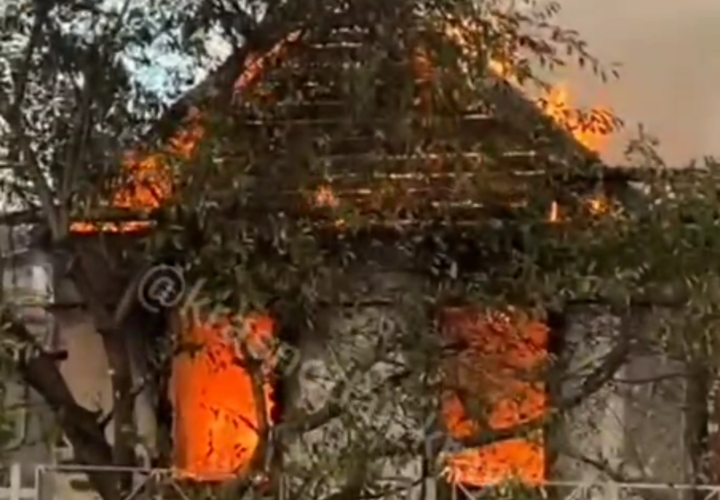  В Краснодаре из горящего дома спасли ребенка 