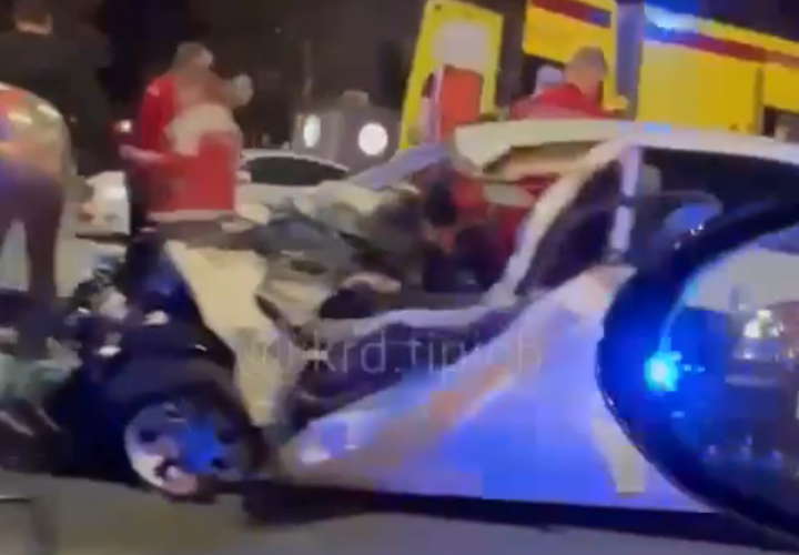 В массовом ДТП в Краснодаре пострадали четыре человека