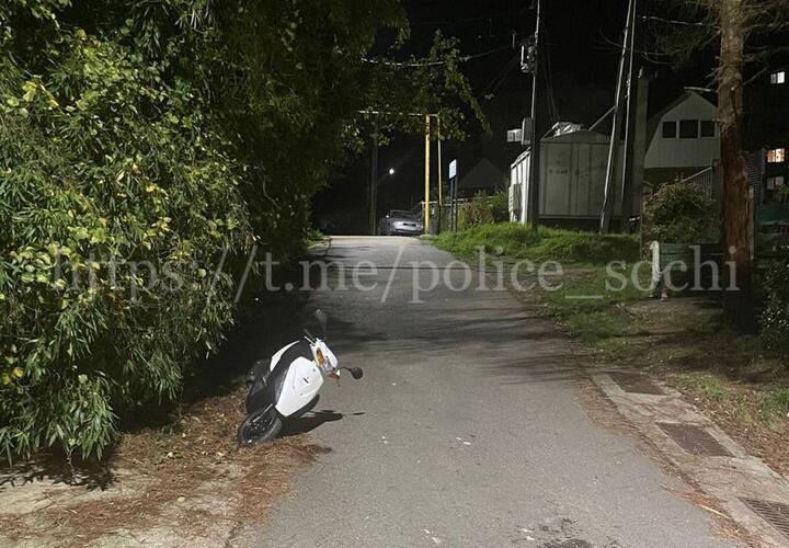 В Сочи 13-летний мальчик на мопеде сбил 10-летнюю девочку