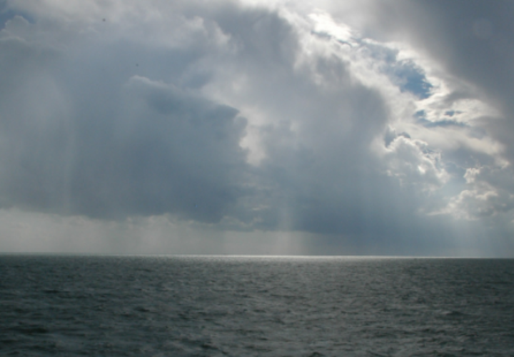 В Сочи частично закрыли национальный парк, ожидается шторм